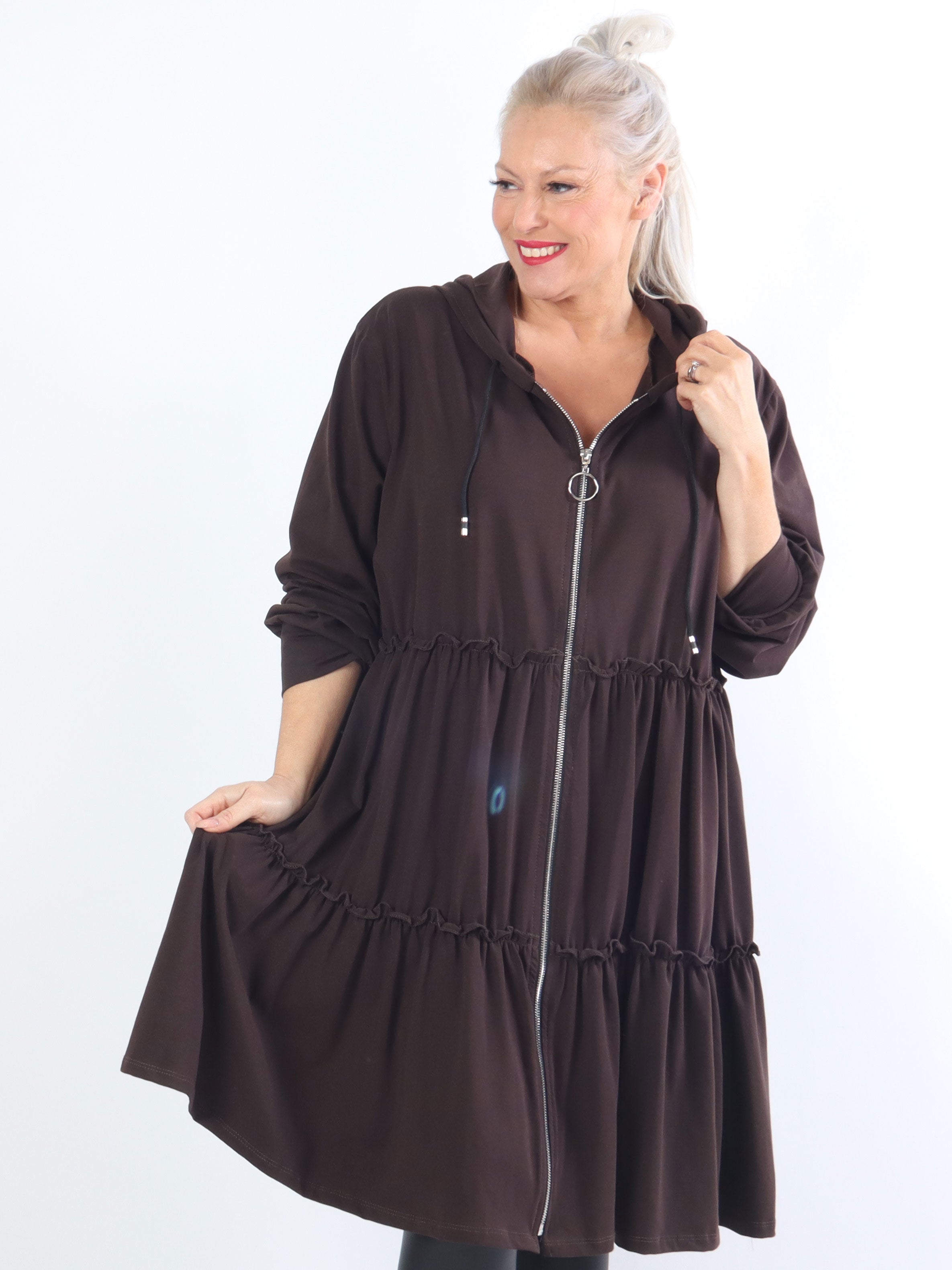 Adona - Plus size joggingkjole med lynlås og hætte